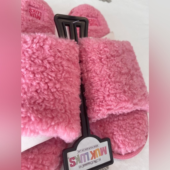 Muk Luks cozy slippers - Picture 6 of 7